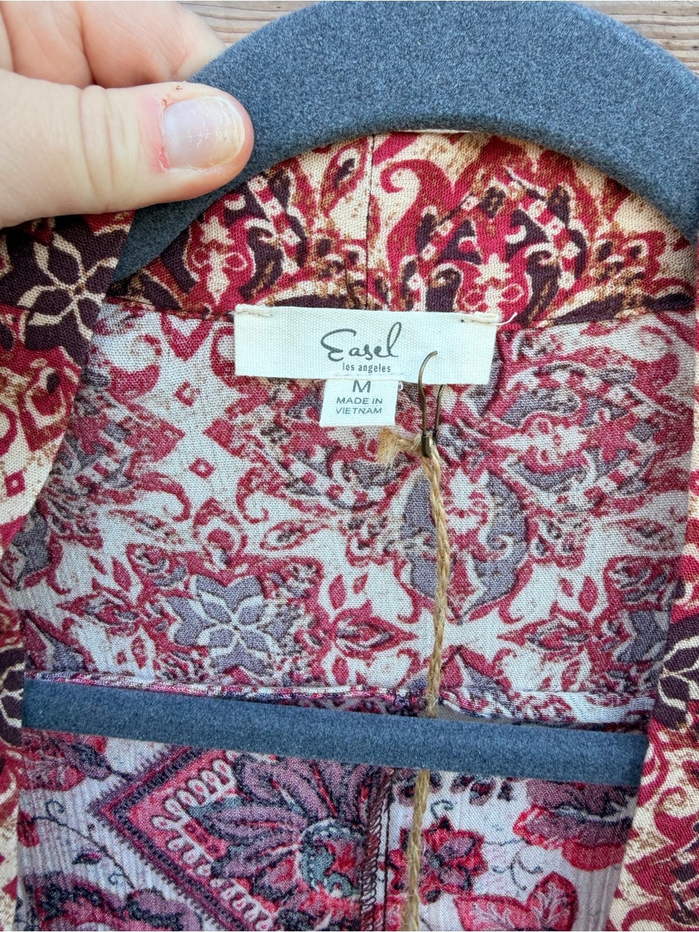 easel Floral Open Kimono Jacket in Red and Cream - Picture 3 of 4